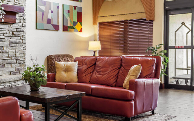 Comfort Suites near Route 66