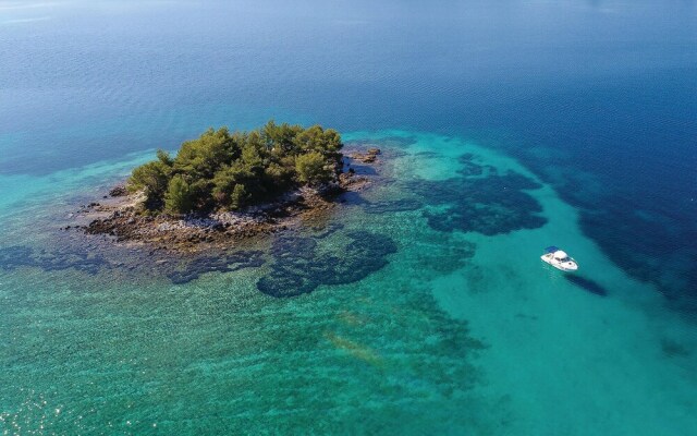 Nice Apartment in Osobljava With Wifi and 2 Bedrooms