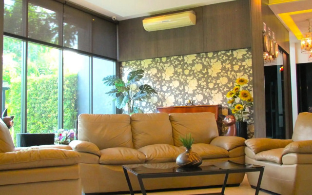 Nest n Rest Hotel