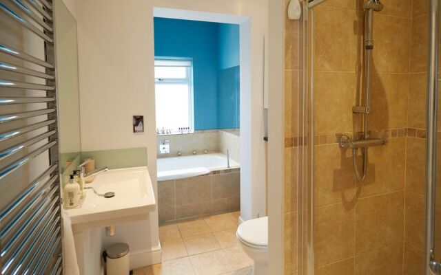 Thomas Deluxe Bungalow