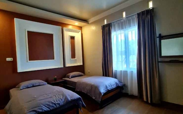 Hotel Grand Gabelo by OYO Rooms – Guest Rooms – Bukittinggi