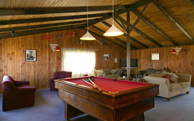 Howards Mountain Lodge