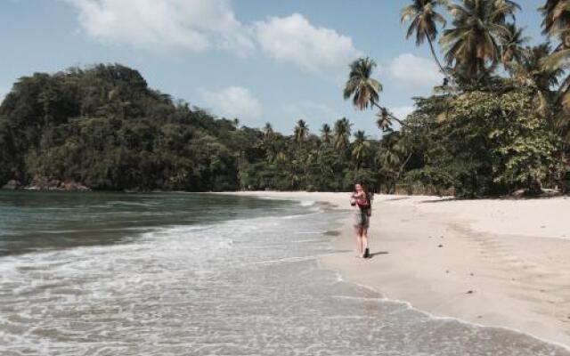 Las Cuevas Beach Lodge