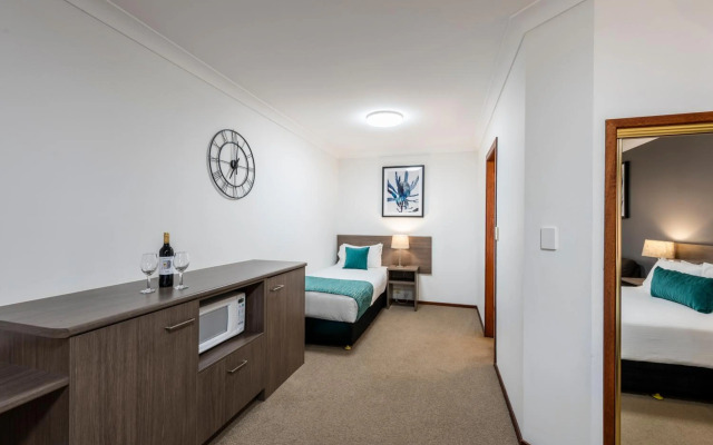 Best Western Plus Ambassador Orange