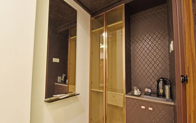 A K G Hotel