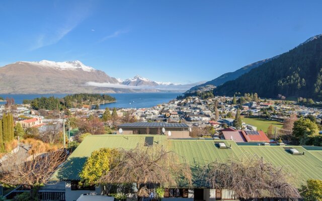 Central Queenstown Malaghan Apartment