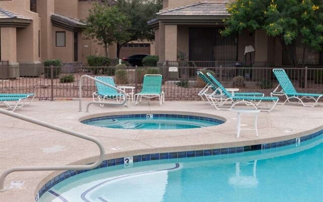 2BR Plus Ocotillo Townhome, Heated Pool, Spa, Gym