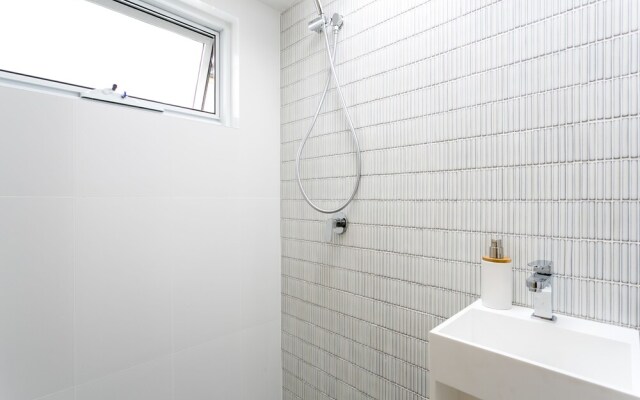 Spacious 3 Bedroom Minutes To CBD