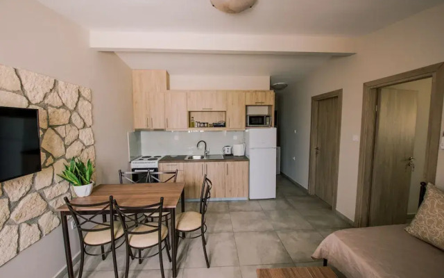 Acrocorinth Apartments