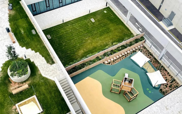 Sonnenaufgang über den Prater - Pool am Dach