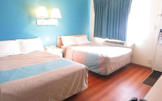 Motel 6 Mitchell, SD