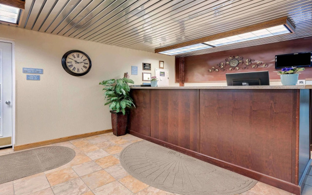 Travelodge by Wyndham Grand Forks