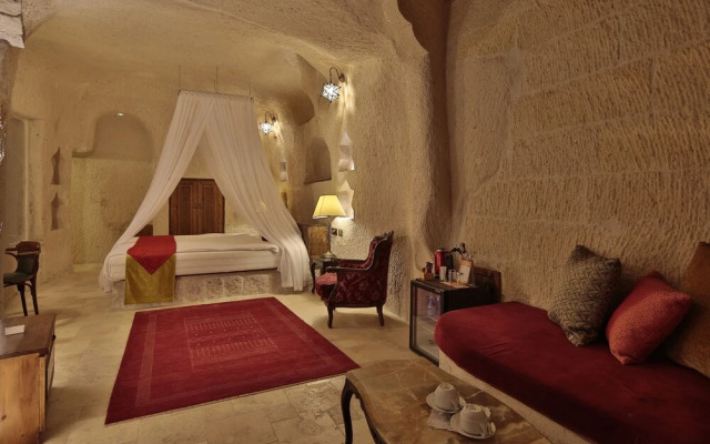 Romance Cave Suites