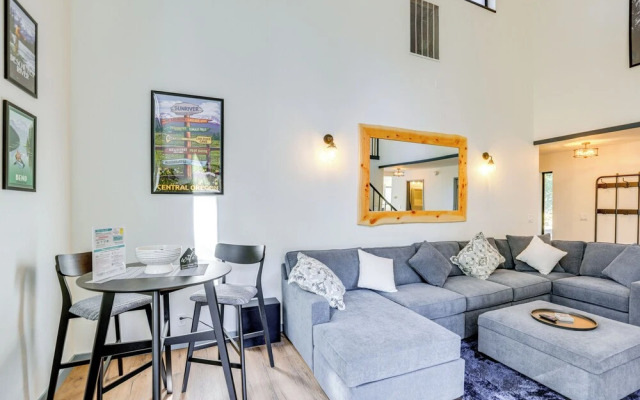 Hot Tub: Family Retreat 22 Mi to Mt Bachelor!