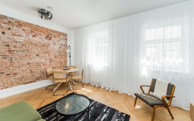 Kaunas Town Hall apartment 5A by URBAN RENT