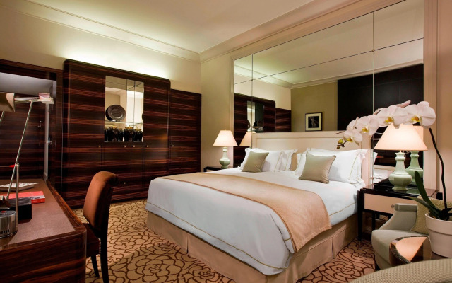 Prince de Galles, a Luxury Collection Hotel, Paris