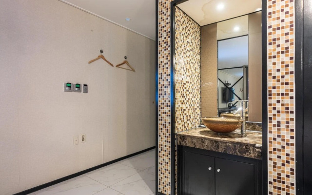 Ansan Walkers Hotel by Cozy