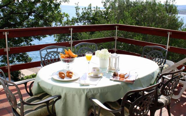Apartment in Maslenica With Terrace