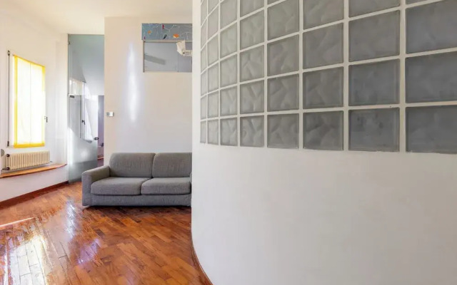 Modern Apartment with Mezzanine