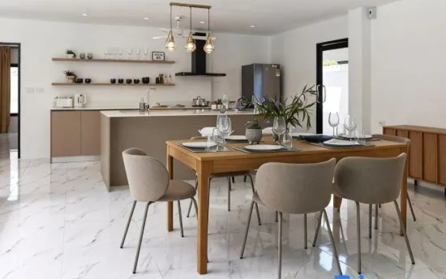 Modern Villa Breeze - 10 Minutes Walk To The Beach