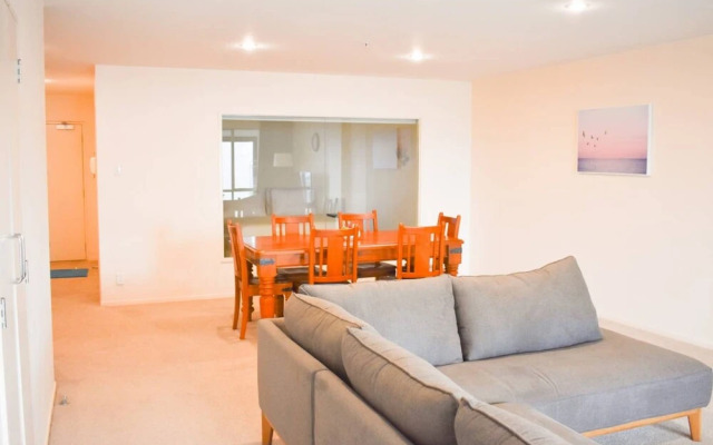 Stunning 2 Bed CBD Apartment 110m2 Two Carparks!