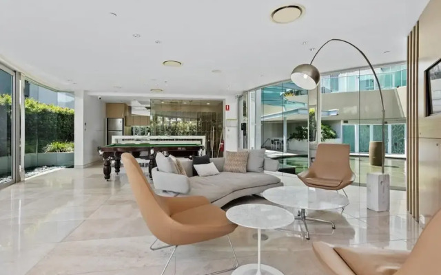 Luxury Beachfront Stay in Kirra