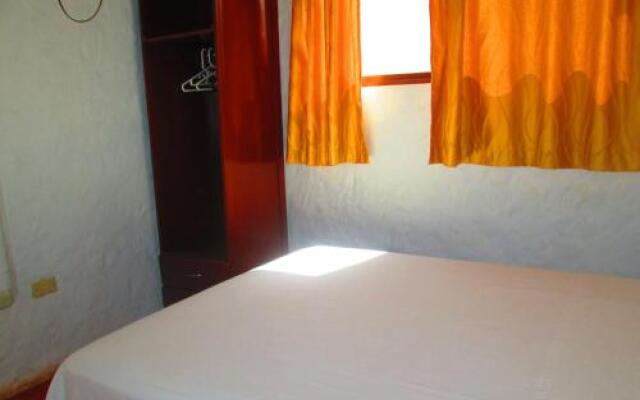 Big Ralph's Hostal & Restaurant