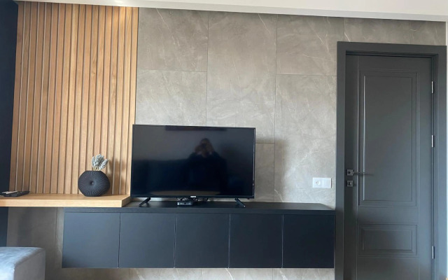 Luxury flat in 100 meters from republic square.