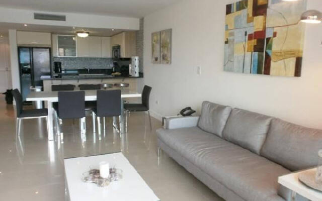 Casual Elegance - Two-bedroom Condo - Pri 8501