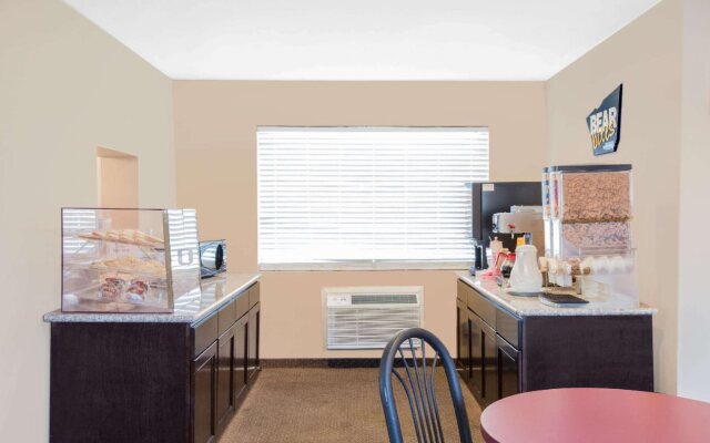 Travelodge Lafayette