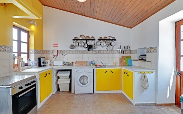 Villa Eiras Altas Grande by Portucasa