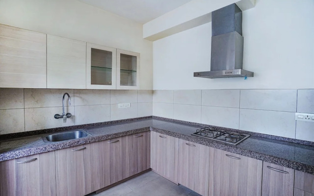 FabHotel Home Tree Service Apartment