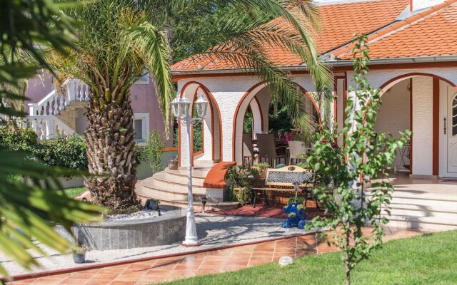 Comfortable Villa in Porec with Private Swimming Pool