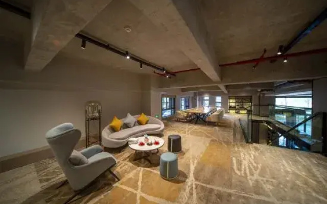 Maytour Hotel(Leather City Yintai City Store)
