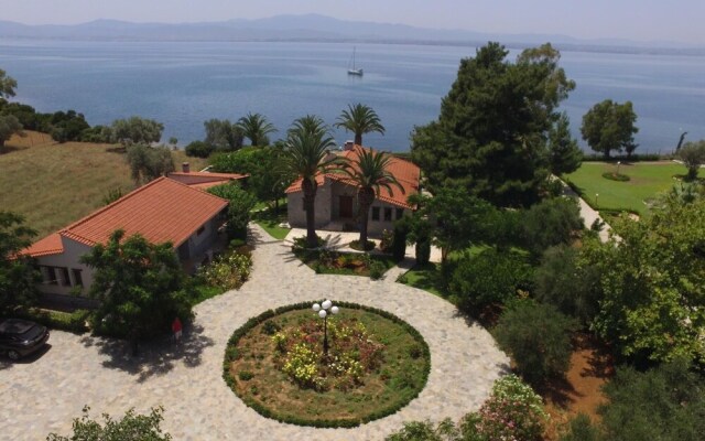 Seafront Luxury Villa w 3-en Suite BR BBQ