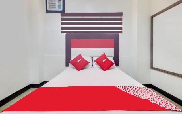 895 Golden Majestic Pension Inn