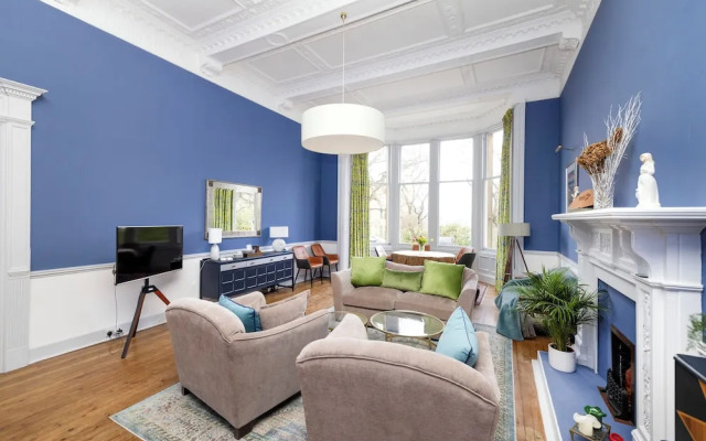 Spacious 2-Bedroom Ground Floor Flat