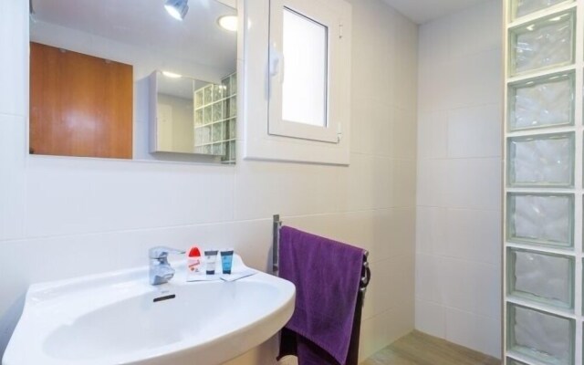 Family flat with parking near beach