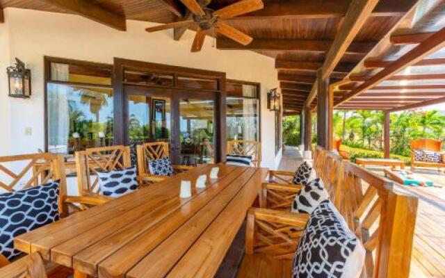 Luxury 4-bedroom home a short walk from the beach