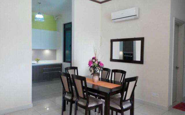 The Light Waterfront Vacation Home