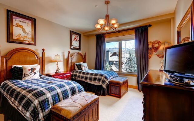 5br/5ba , Ski In/out In Arrowhead, 3523 Sq Ft! 5 Bedroom Condo by RedAwning