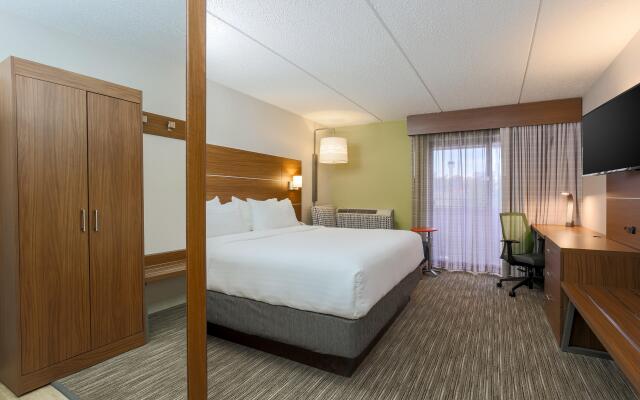 Holiday Inn Express Milwaukee-West Medical Center, an IHG Hotel