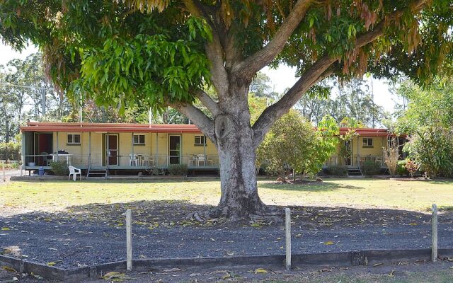 Beerwah Glasshouse Mountains Motel