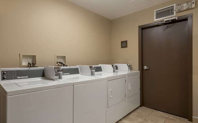 Best Western Plus Baker Street Inn