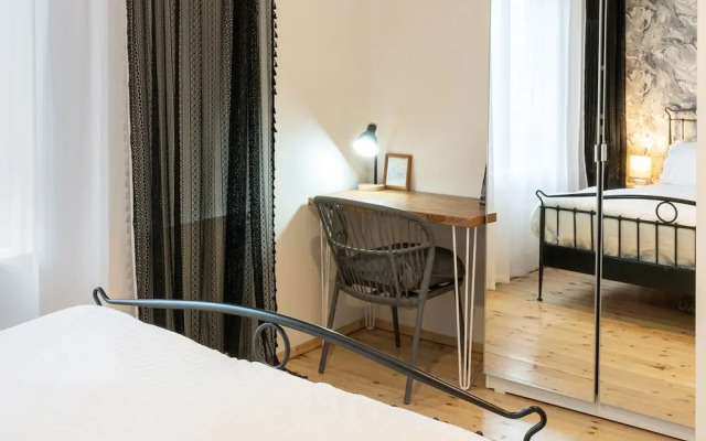 Host Stay City Aura