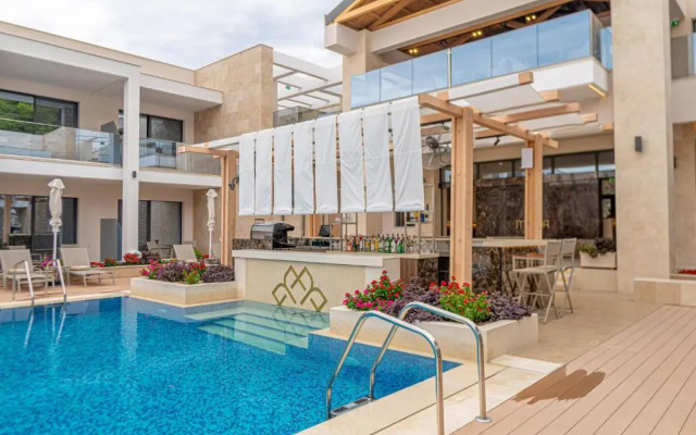 Mirror Hotel