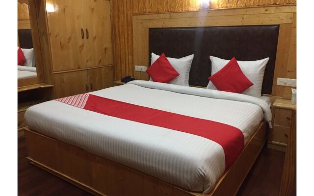 OYO 27855 Hotel Holiday Villa