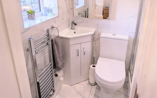 Stylish 2-bed Apartment Near Richmond Park