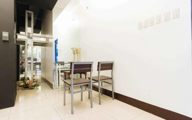 RedDoorz Plus @ Banawe Quezon City Weekly Stay