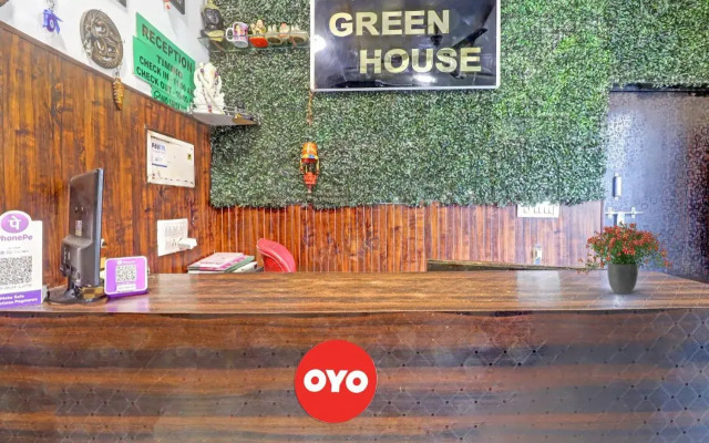 Oyo Flagship 80729 Green House